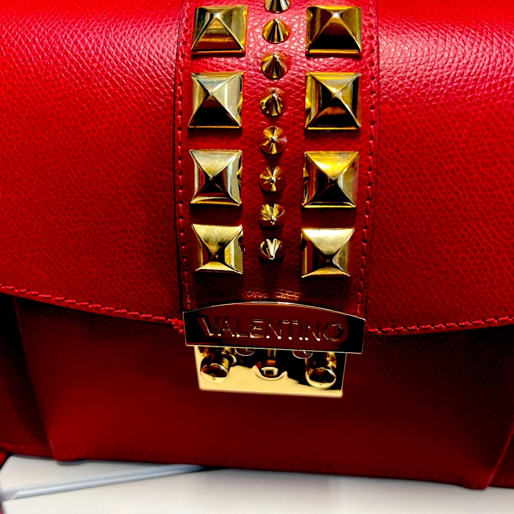 Valentino beautiful pursue